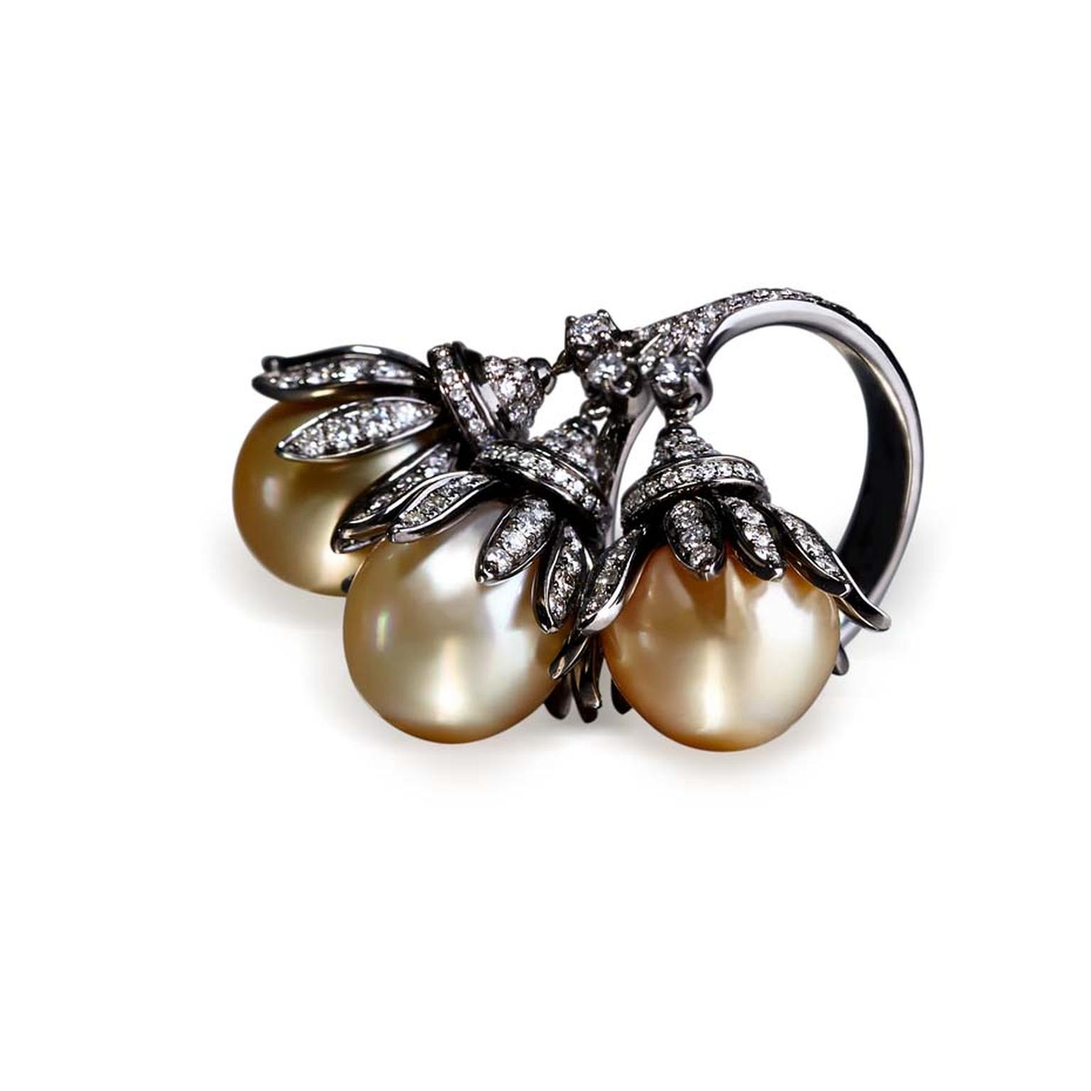 Golden Pearls ring in white gold diamonds and golden South Sea